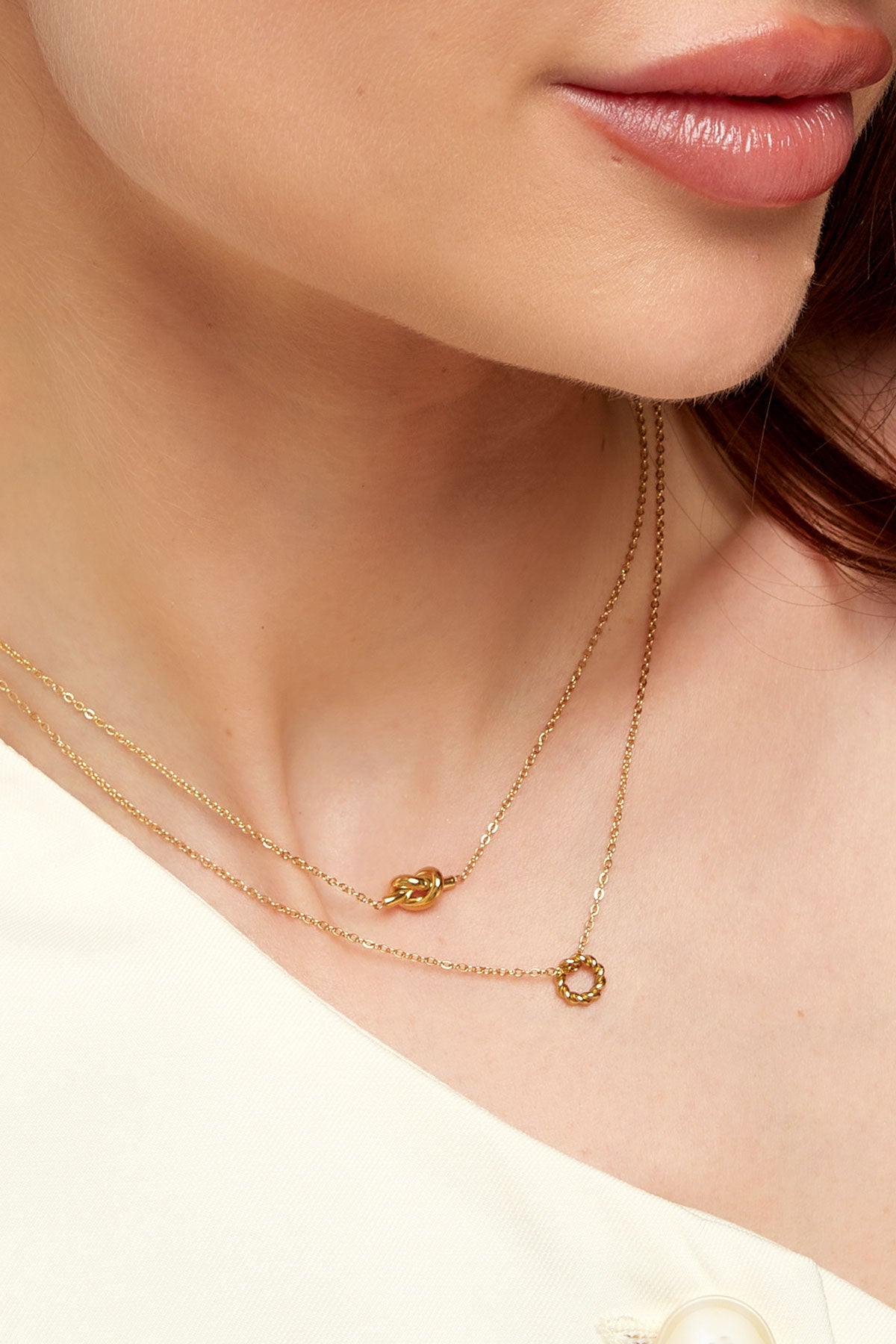 Collier simple avec breloque nouée - doré