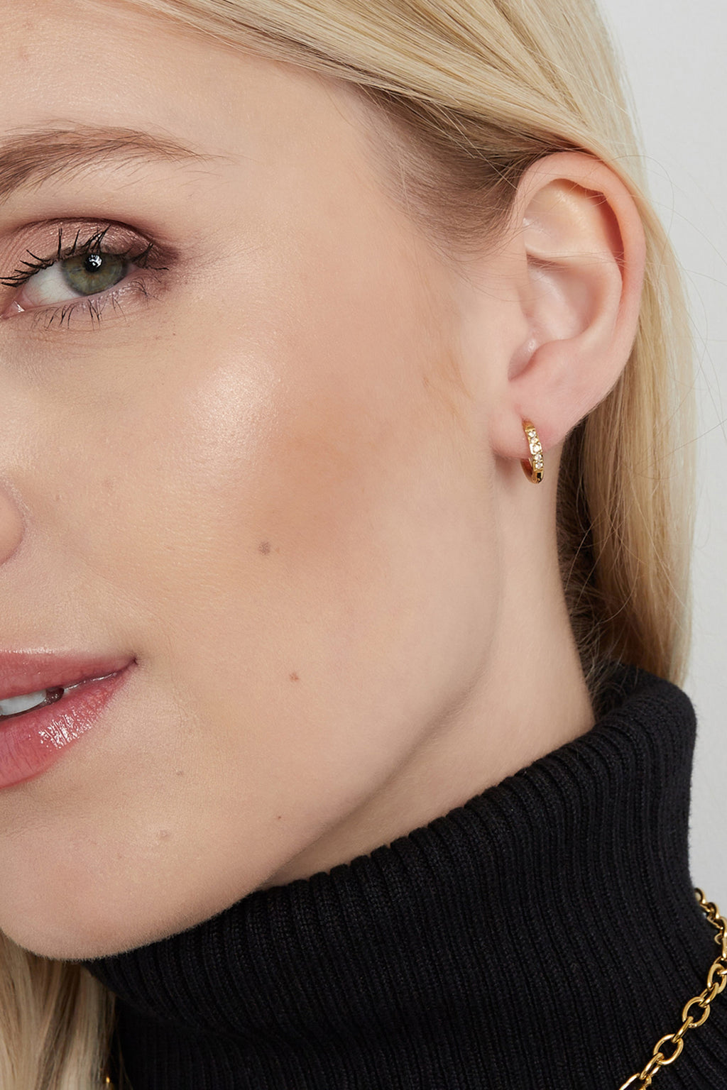 Petites boucles d'oreilles avec pierres - doré