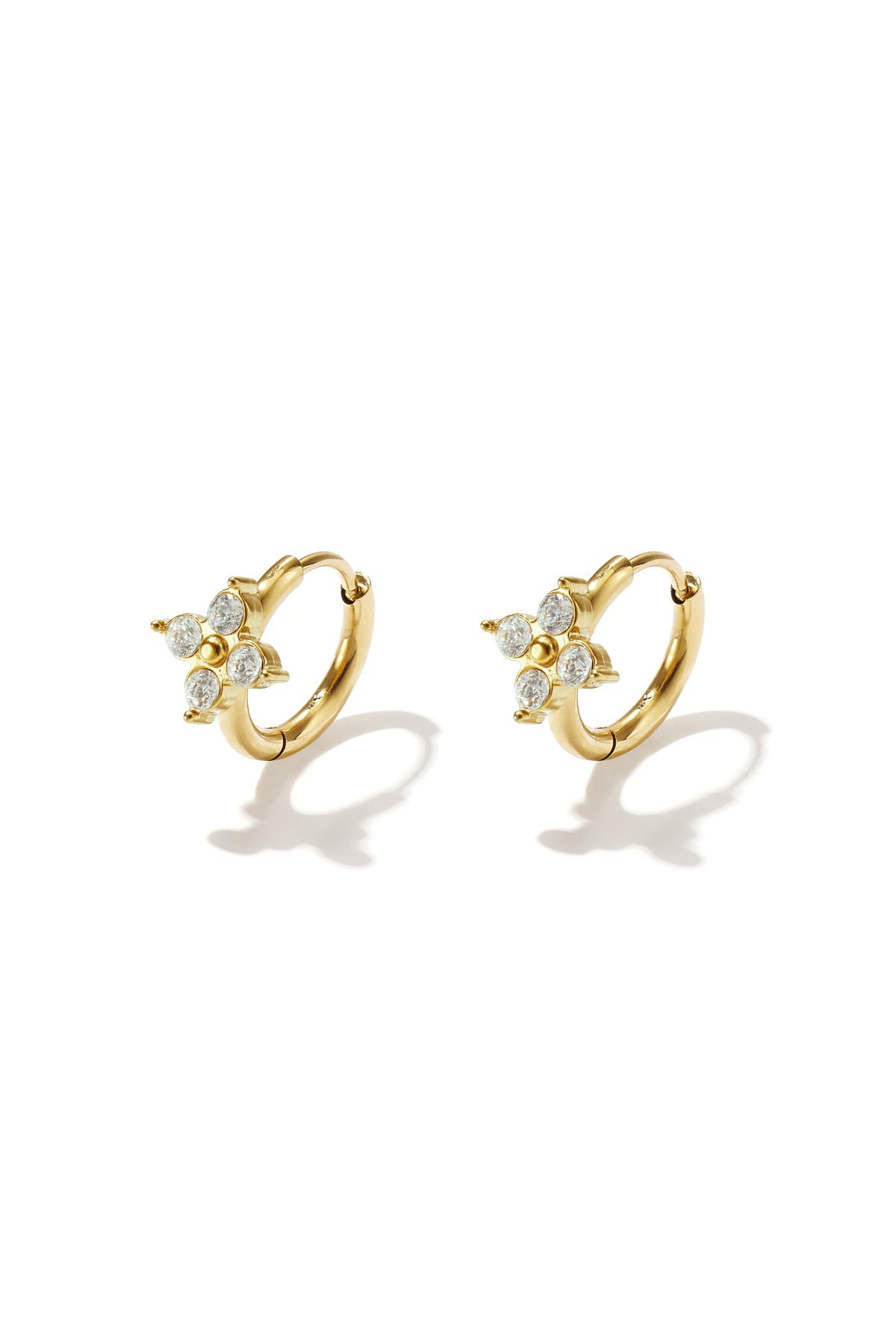 Petites boucles d'oreilles créoles avec des pierres en forme de trèfle