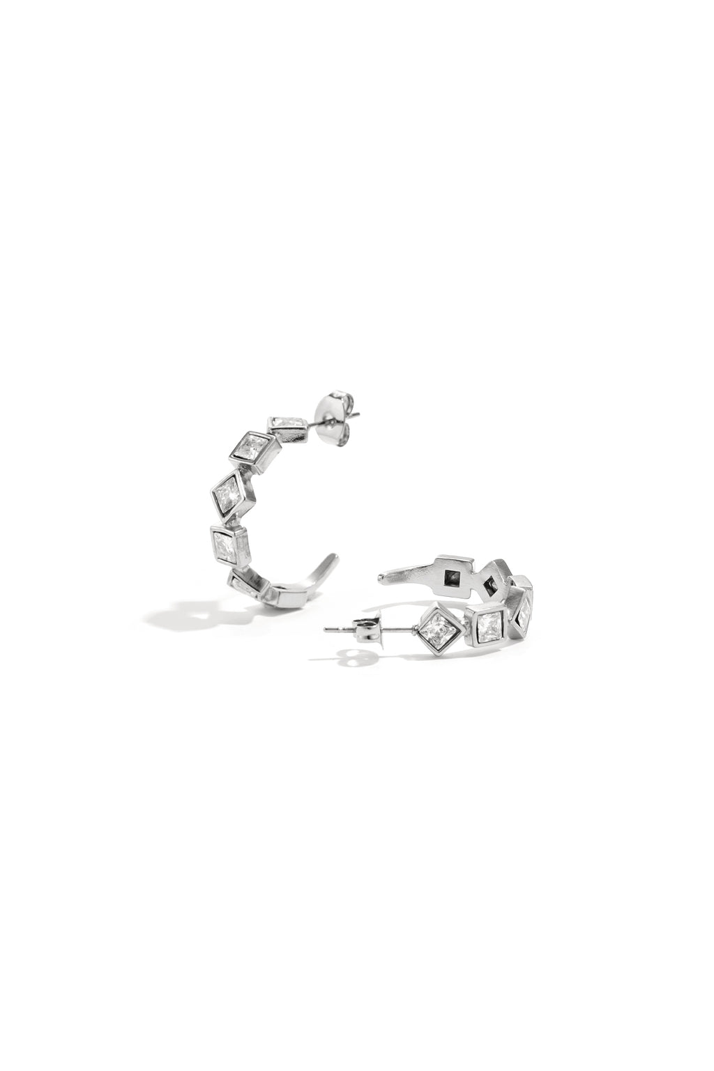 Boucles d'oreilles avec pierres alternées