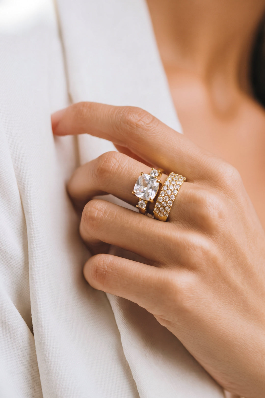 Bague ajustable ornée de pierres en oxyde de zirconium