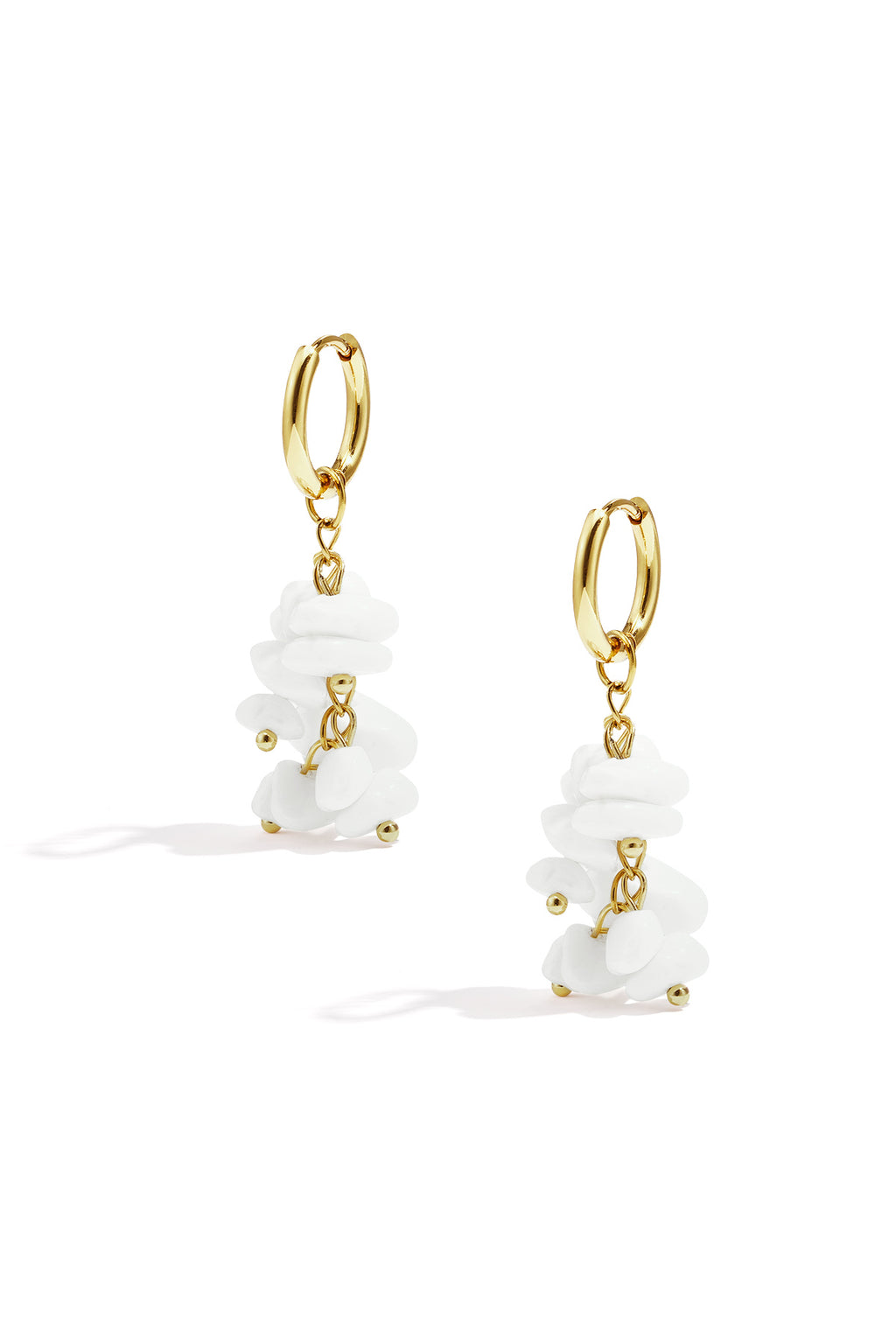 Petites boucles d'oreilles créoles avec pierres et perles pendantes