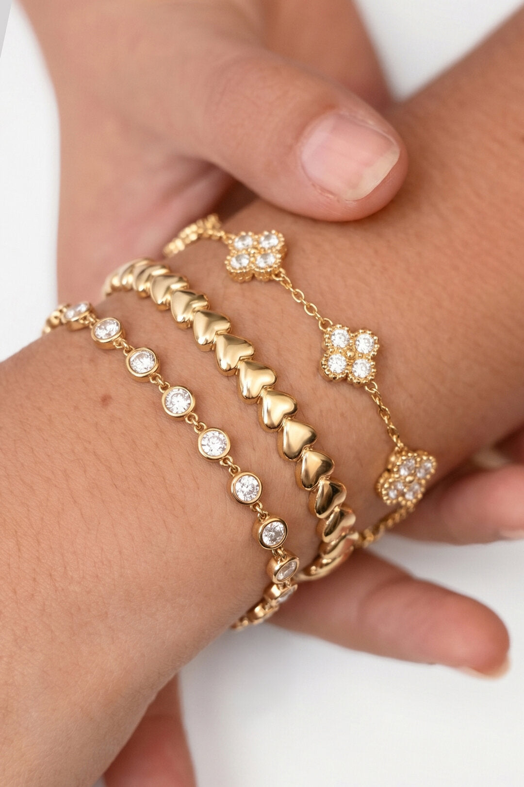 Bracelet orné de trèfles sertis de zirconias