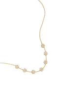 Collier élégant orné de fleurs serties de zirconias