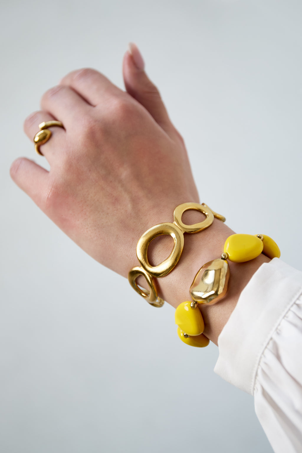 Bracelet de perles avec une perle imposante de forme organique