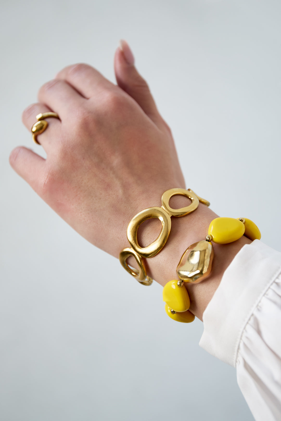 Bracelet de perles avec une perle imposante de forme organique