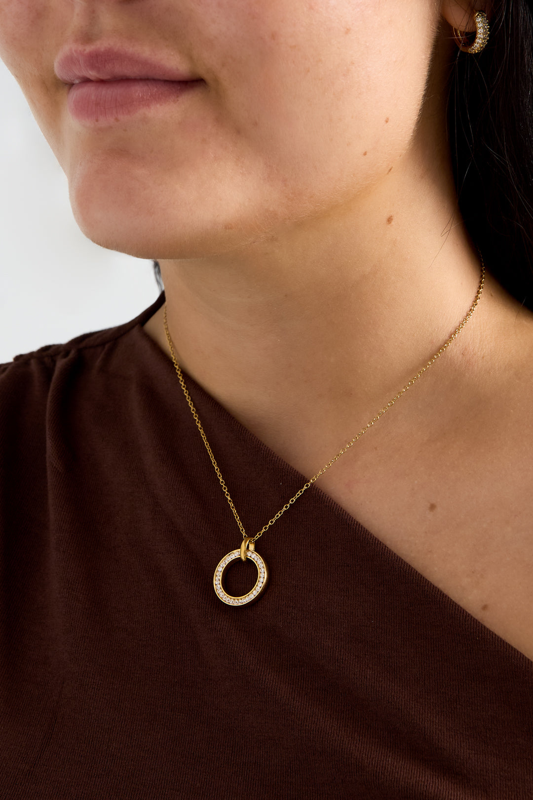 Collier avec cercle incrusté