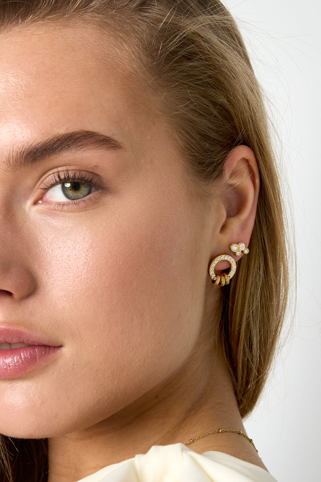Boucles d'oreilles avec pierres rondes