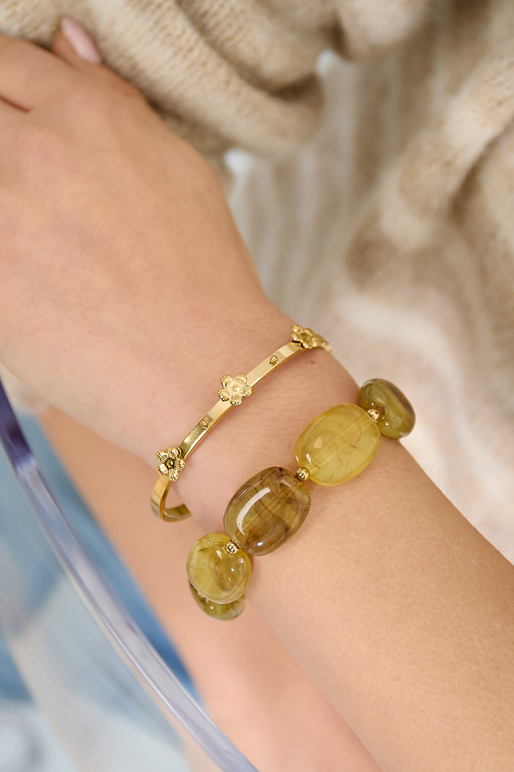 Bracelet orné de motifs floraux