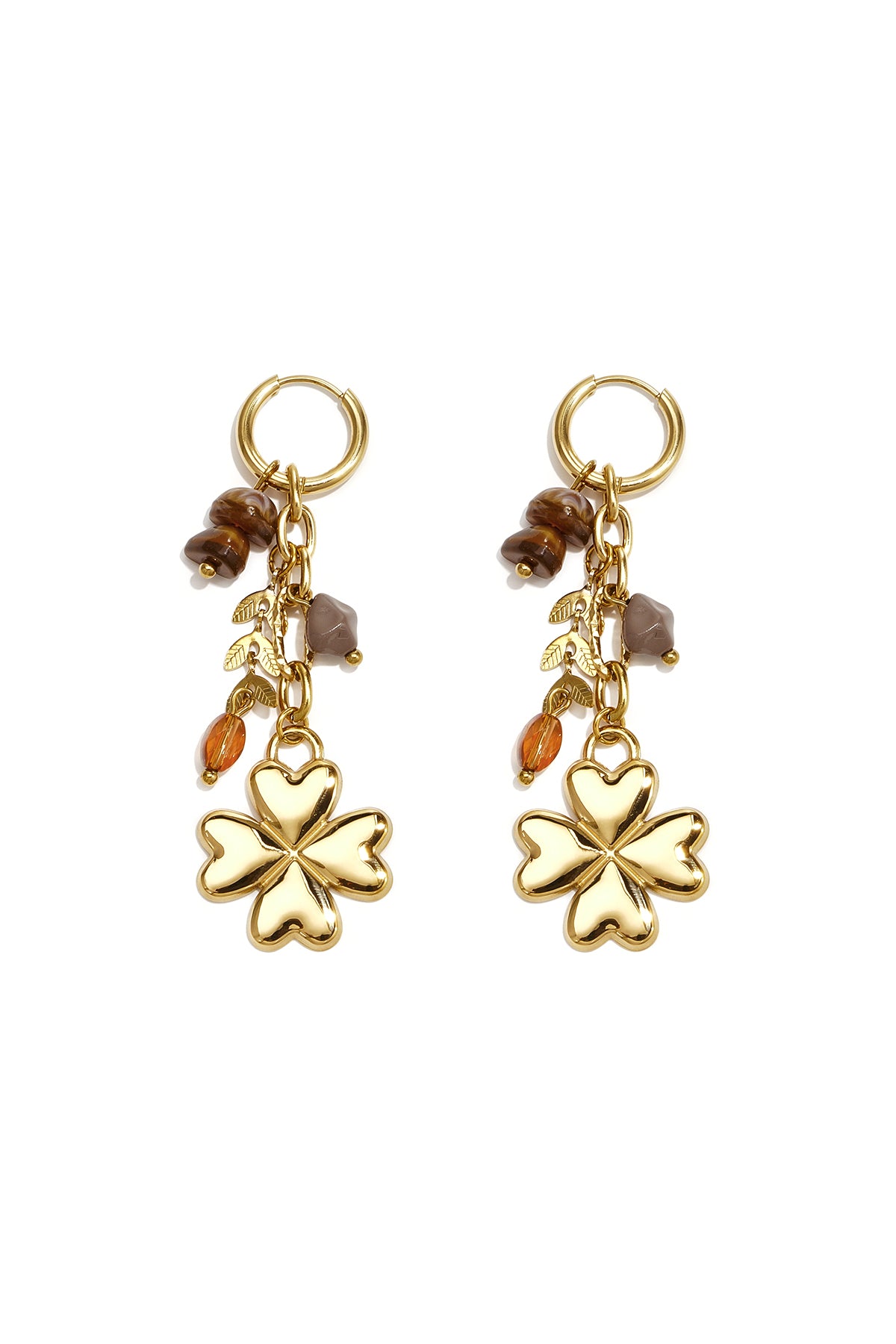 Petites boucles d'oreilles créoles ornées d'un trèfle, de perles et de feuilles pendantes