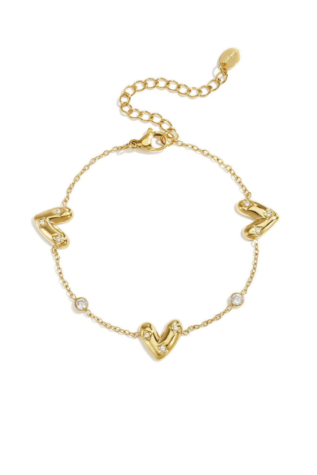 Bracelet orné de trois cœurs sertis de pierres rondes en oxyde de zirconium.