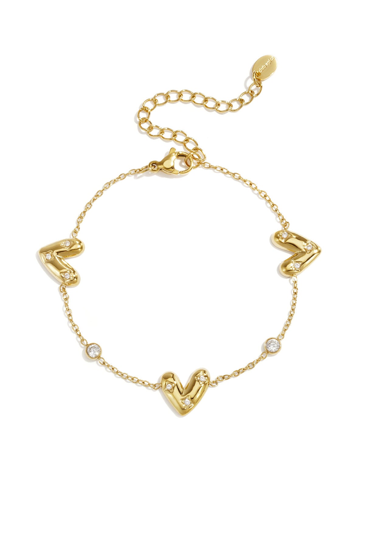 Bracelet orné de trois cœurs sertis de pierres rondes en oxyde de zirconium.
