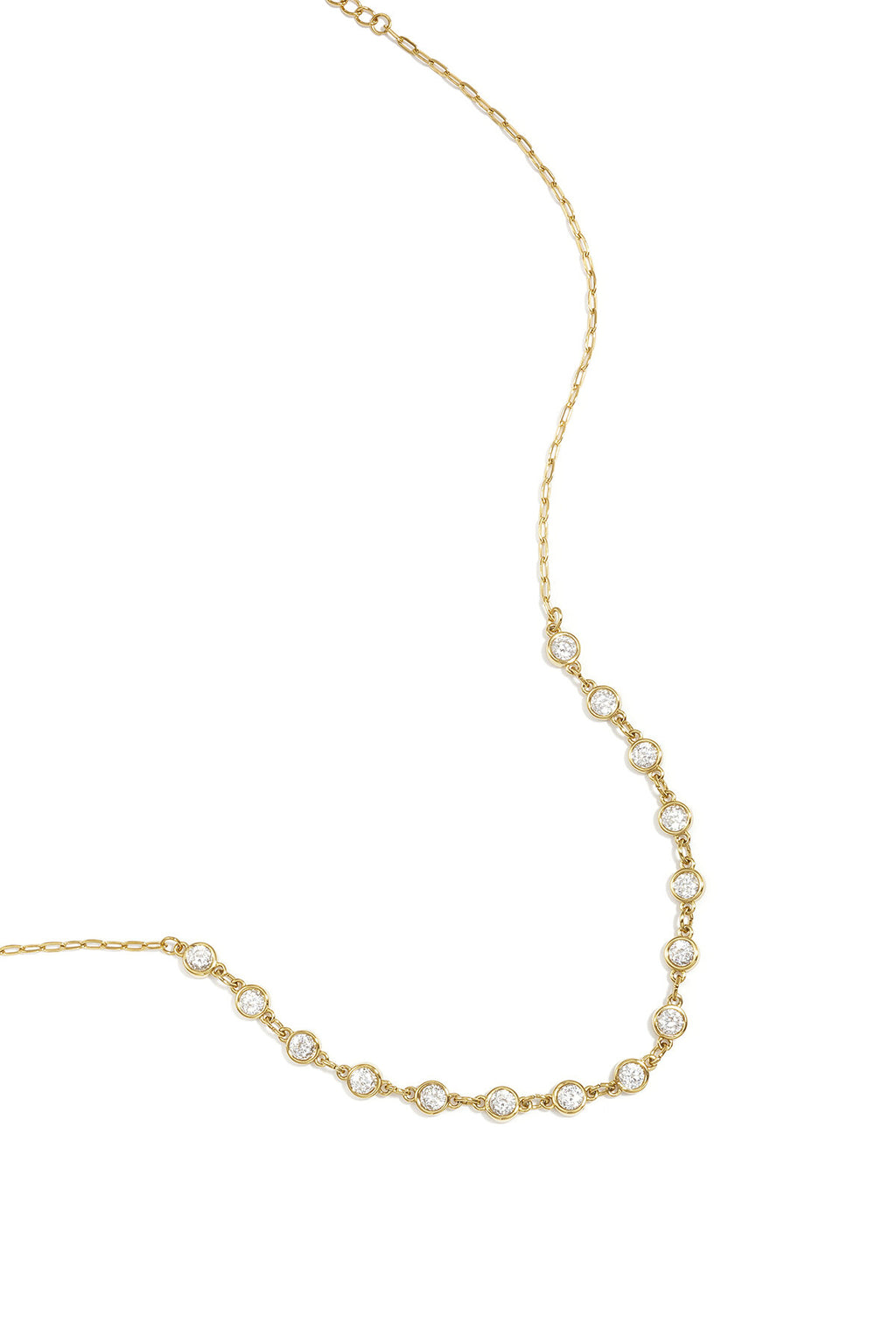 Collier orné de pierres rondes en oxyde de zirconium