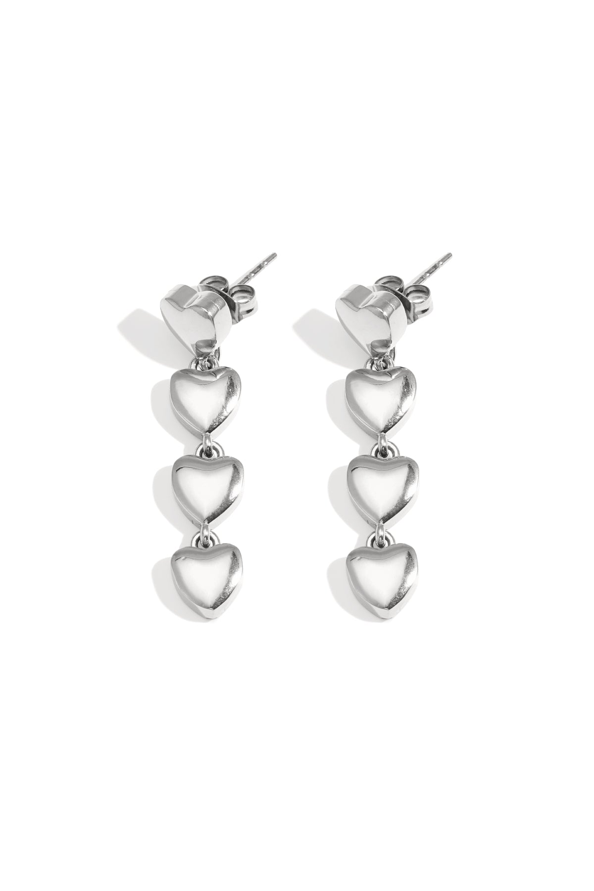 rangée de boucles d'oreilles en forme de cœur