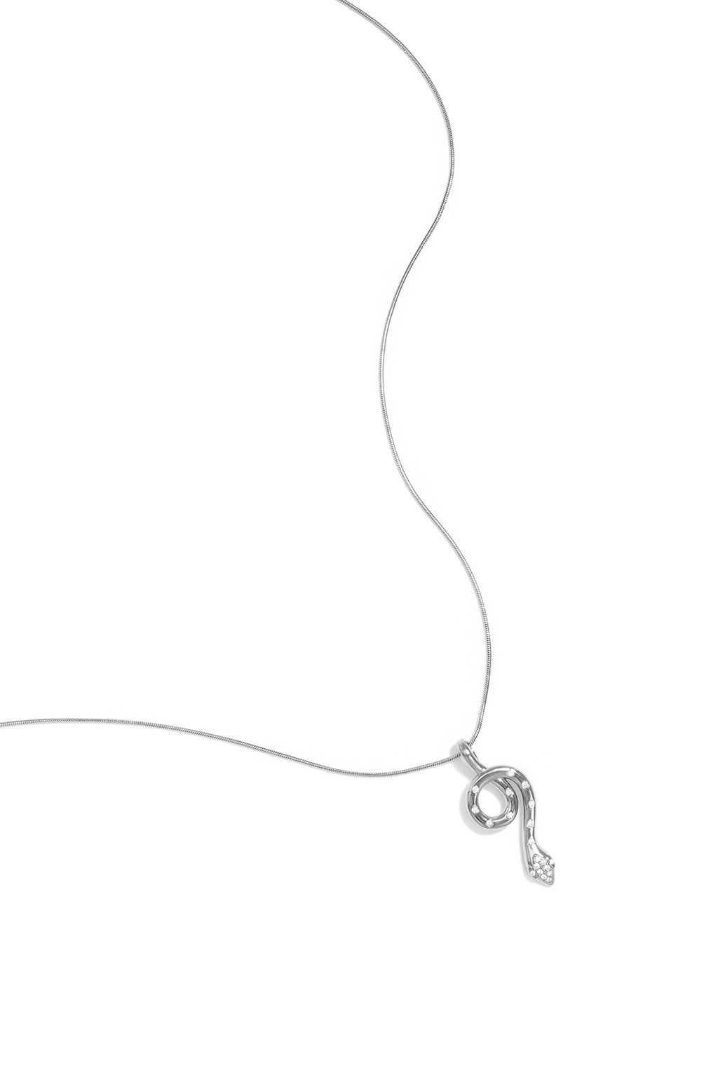 Collier avec pendentif serpent recouvert