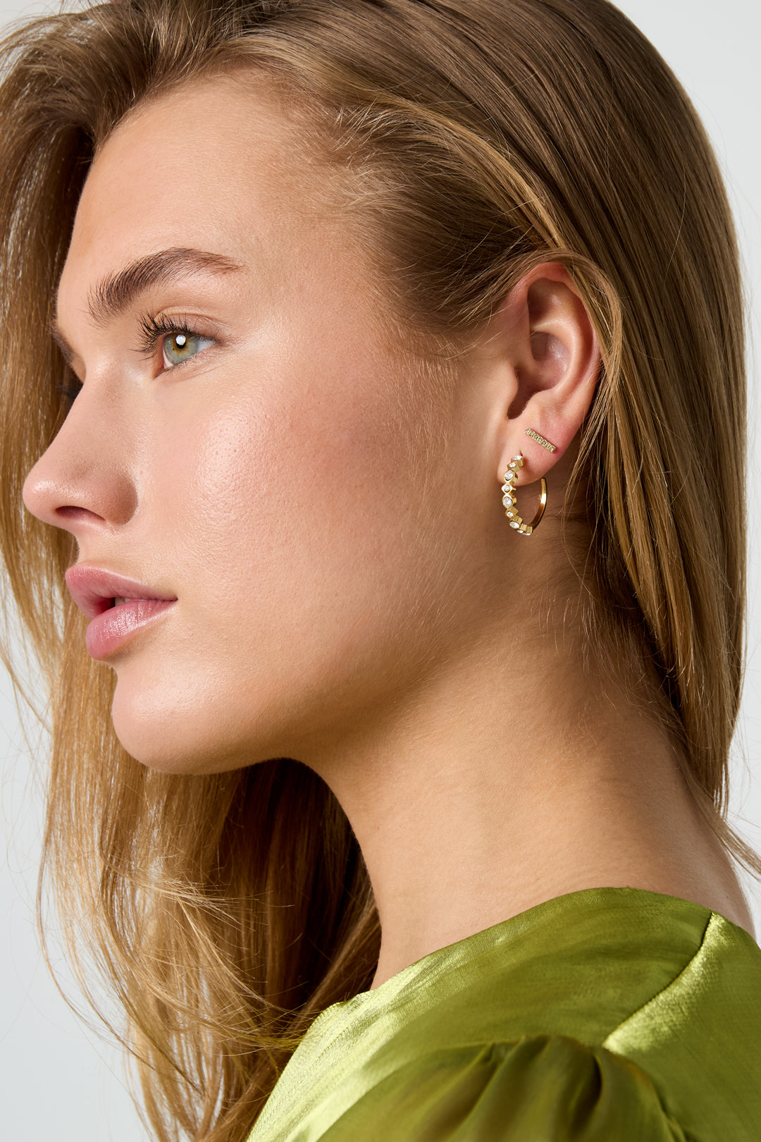 Boucles d'oreilles avec pierres alternées