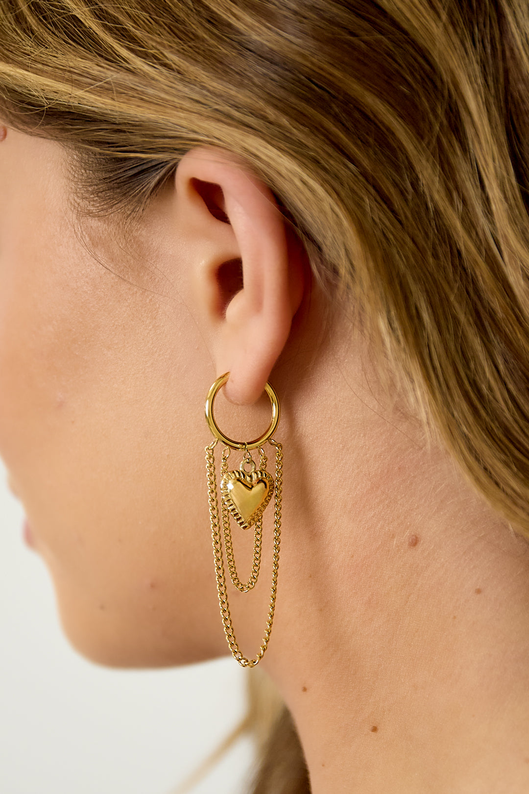 Boucles d'oreilles créoles avec chaînettes et cœur