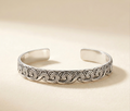 Bracelet jonc ouvert Velya avec motifs vagues gravés en acier inoxydable de couleur argenté
