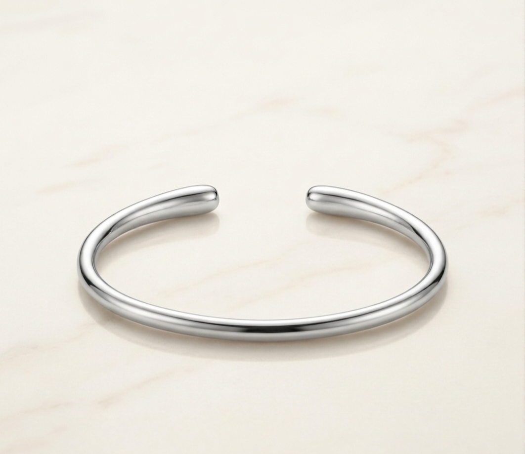 Bracelet jonc ouvert Sora style manchette en acier inoxydable de couleur argenté