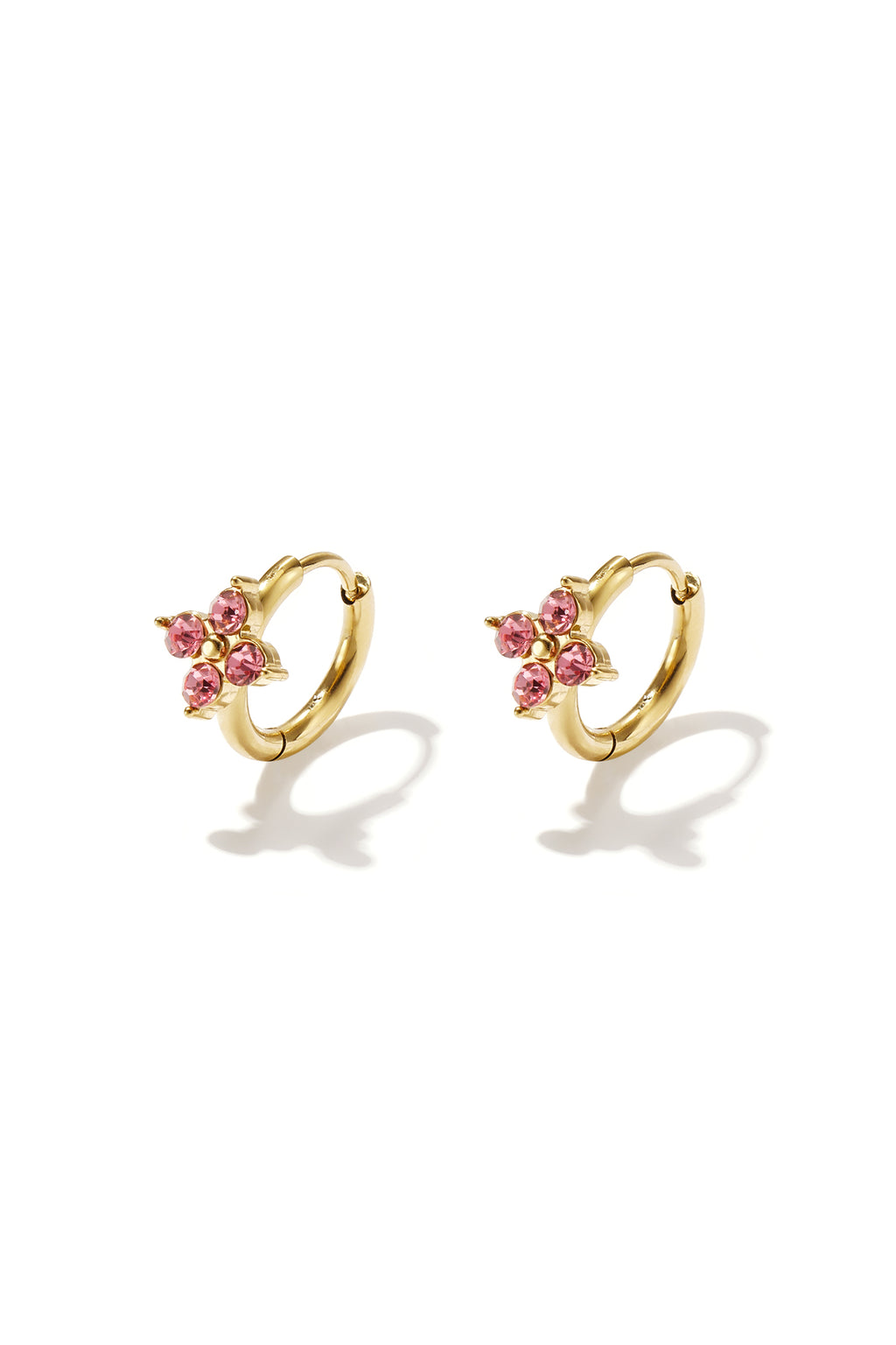 Petites boucles d'oreilles créoles avec des pierres en forme de trèfle