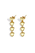 rangée de boucles d'oreilles en forme de cœur