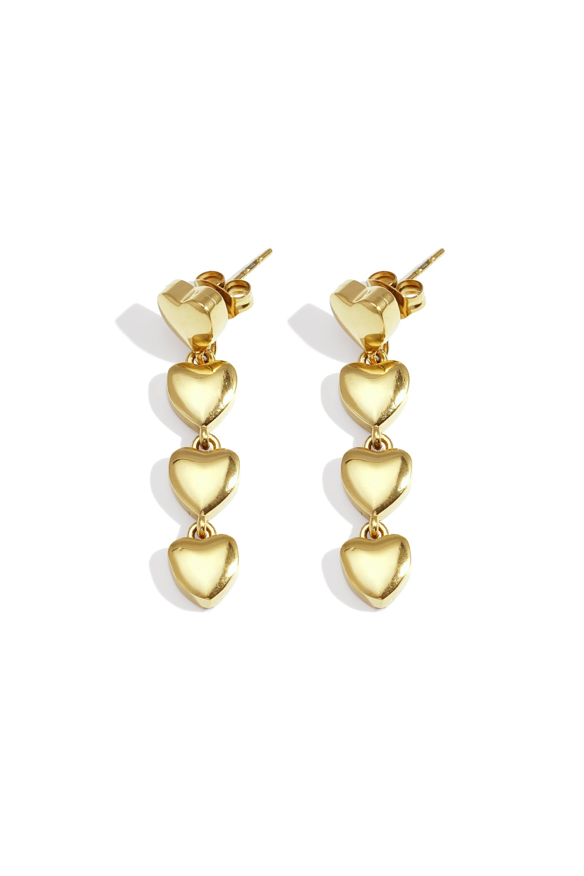 rangée de boucles d'oreilles en forme de cœur