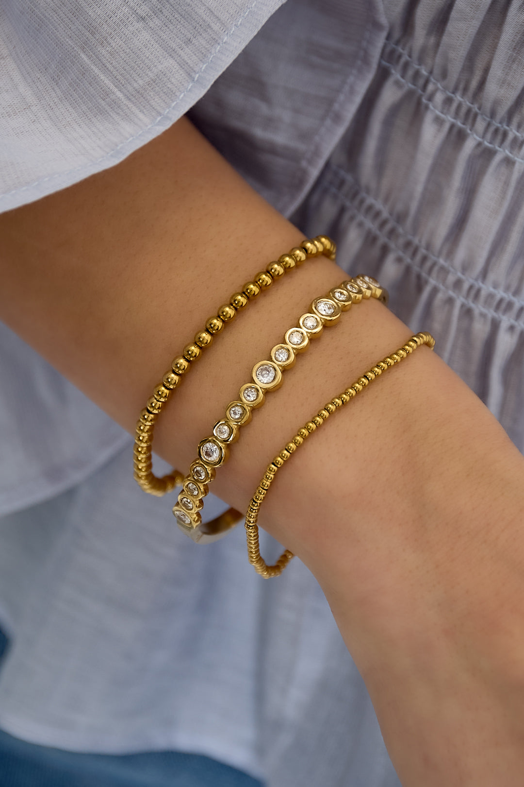 Bracelet jonc orné de pierres rondes
